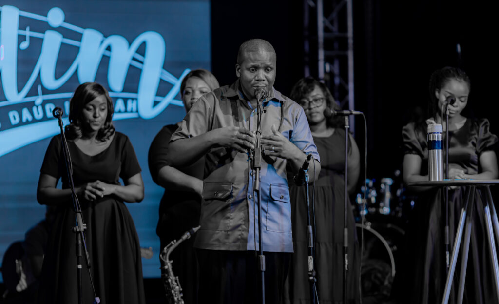 Entering his gates Concert